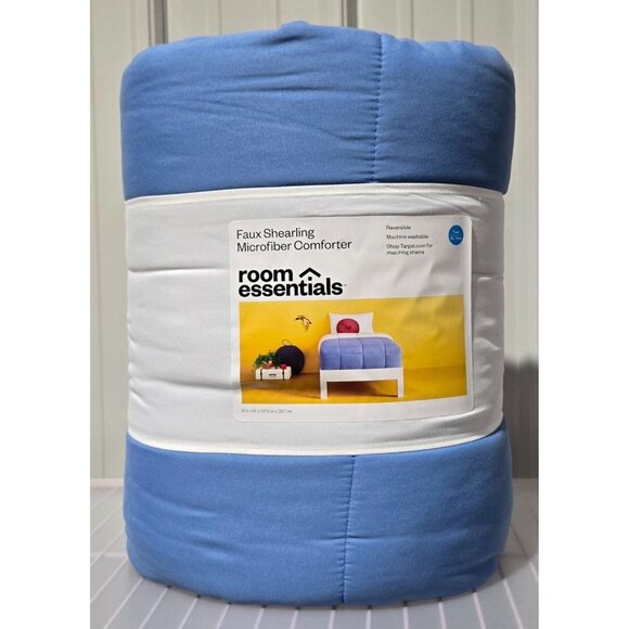 Room Essentials Twin or Twin XL Blue Quilted Faux Shearling Microfiber Comforter - Picture 2 of 7